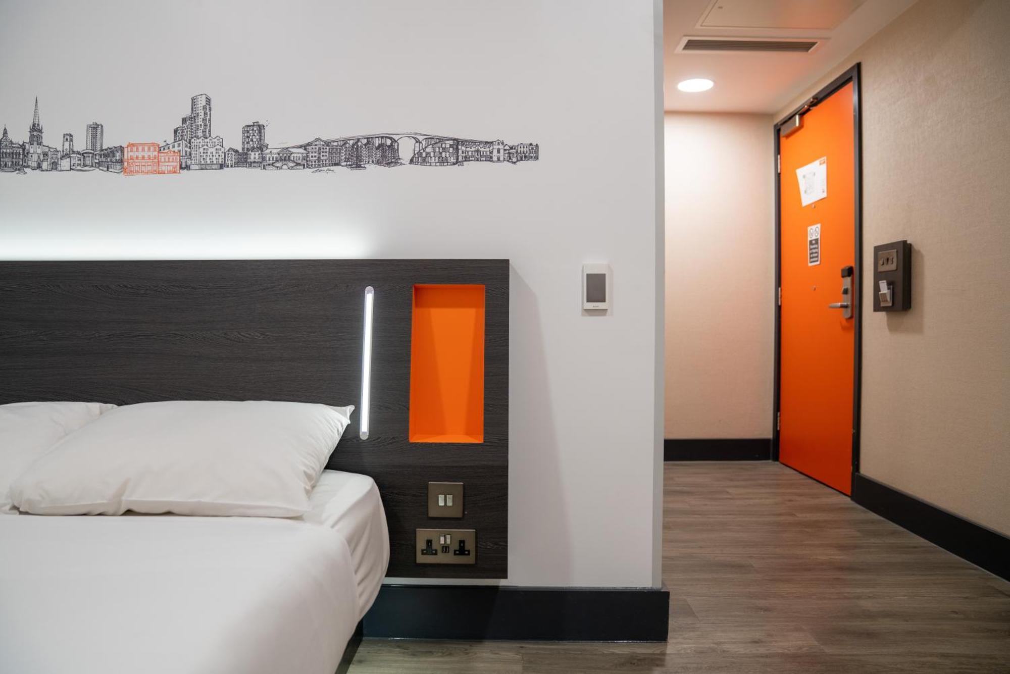 Easyhotel 3*